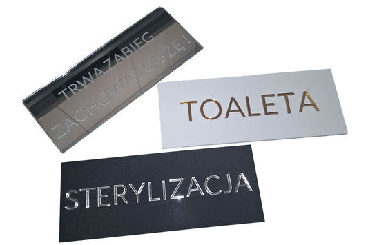 Tabliczki z plexi do salonów beauty i gabinetów – mały detal, wielki efekt