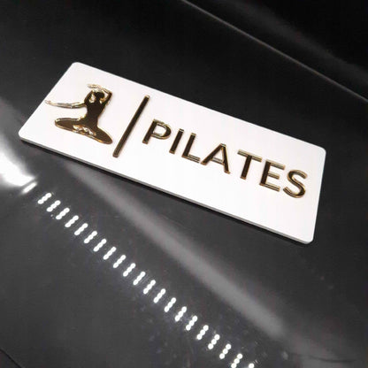 TABLICZKA NA DRZWI Z NAPISEM PILATES DLA SZKÓŁ PILATESU JOGI SPA WELLNESS