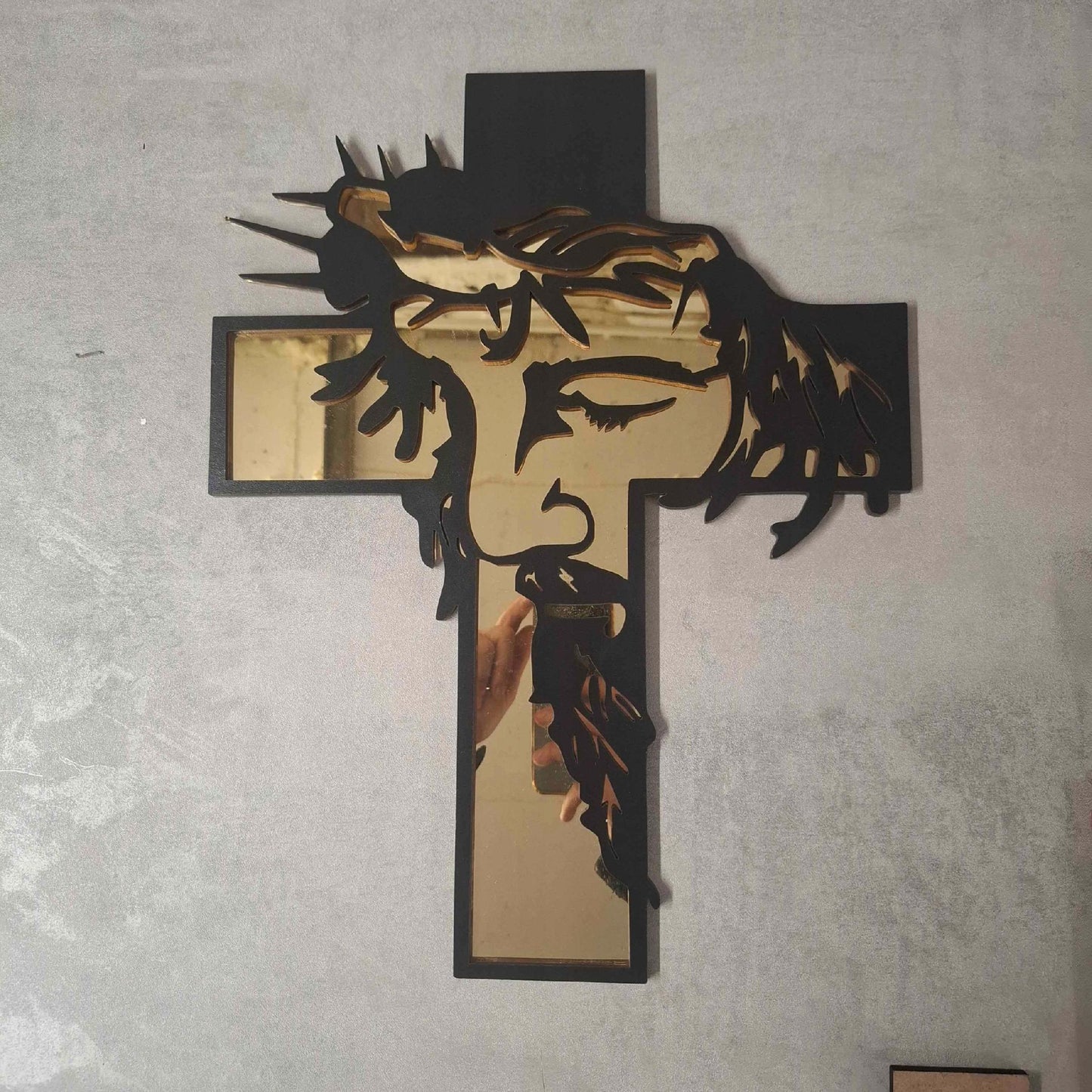 KRZYŻ KRZYŻYK Z JESUZEM JEZUS CHRYSTUS NA ŚCIANĘ OBRAZ RELIGIJNY AŻUROWY