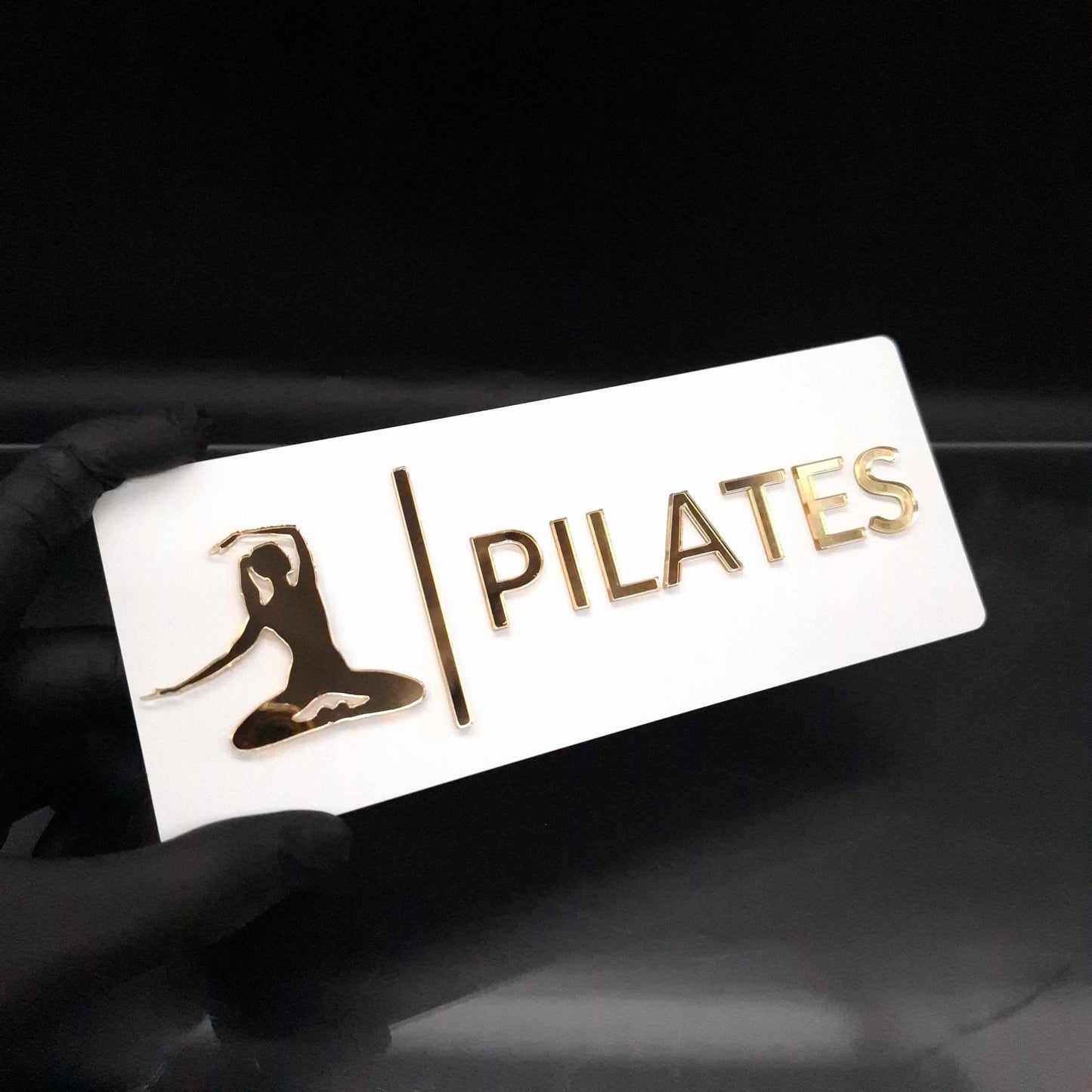 TABLICZKA NA DRZWI Z NAPISEM PILATES DLA SZKÓŁ PILATESU JOGI SPA WELLNESS