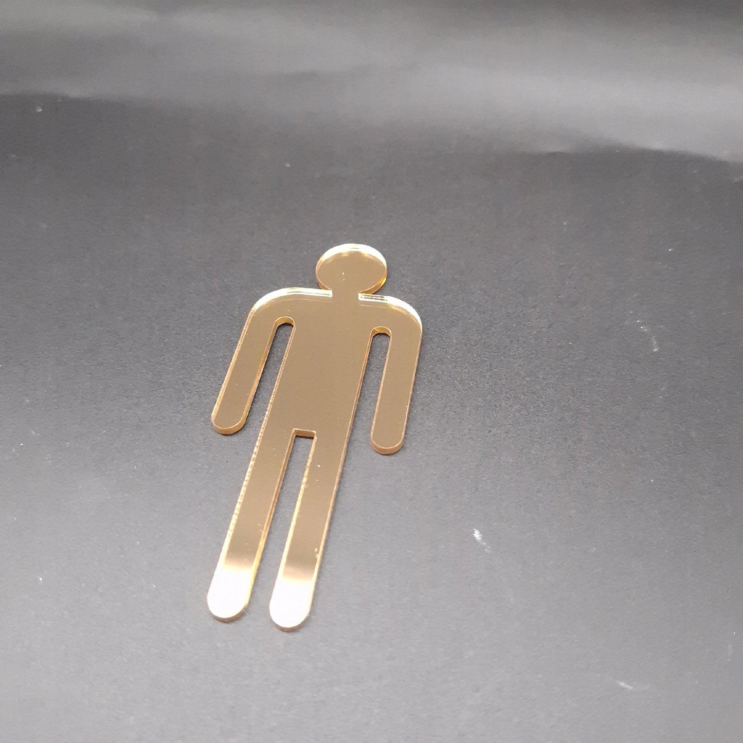 TOALETA WC ZNAK SYMBOL MĘSKI ZNACZEK OZNACZENIE TOALETY ZŁOTE ZŁOTY 10cm