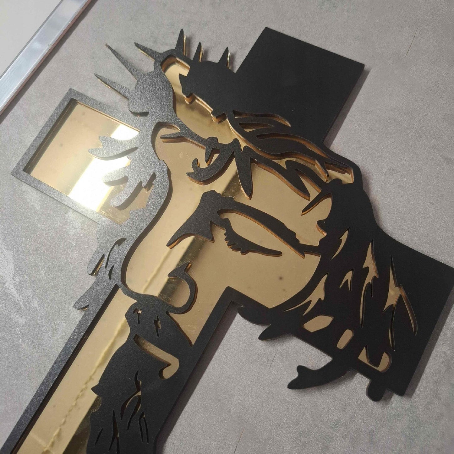 KRZYŻ KRZYŻYK Z JESUZEM JEZUS CHRYSTUS NA ŚCIANĘ OBRAZ RELIGIJNY AŻUROWY